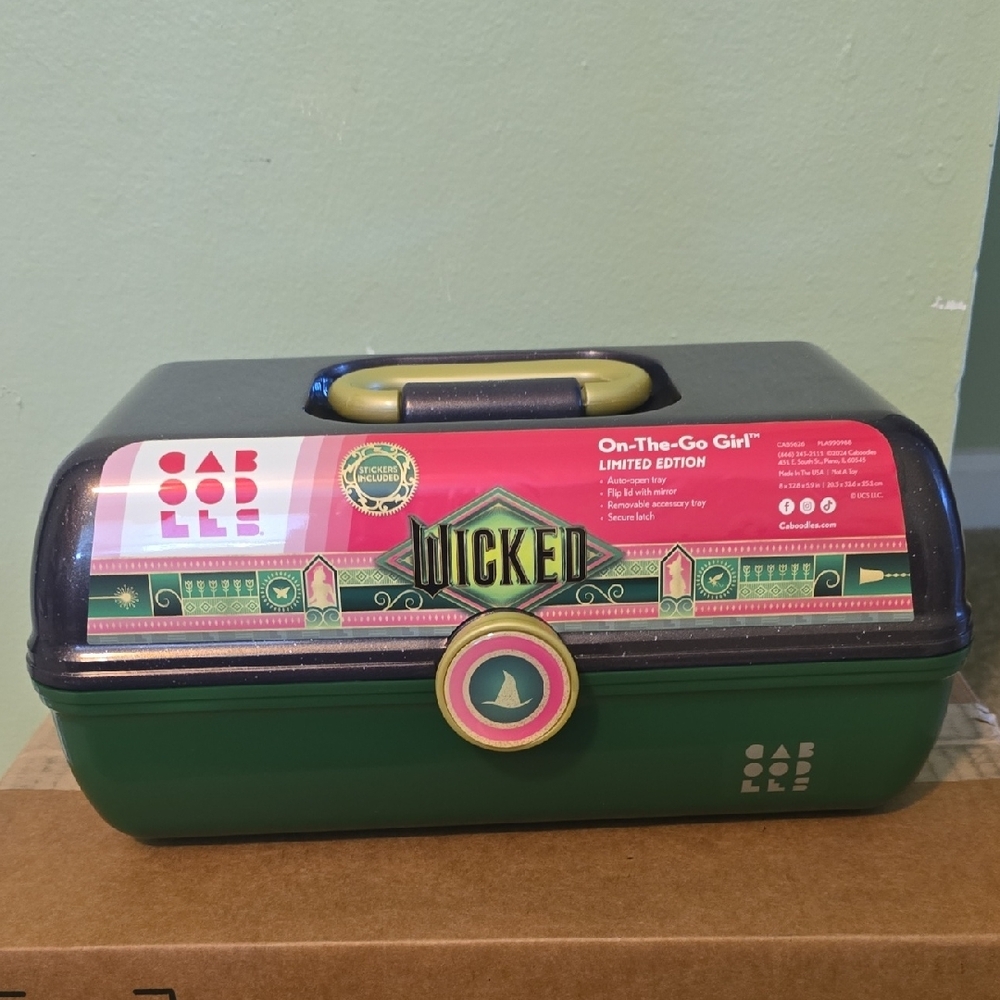 Caboodles Limited Edition Green and Black Case